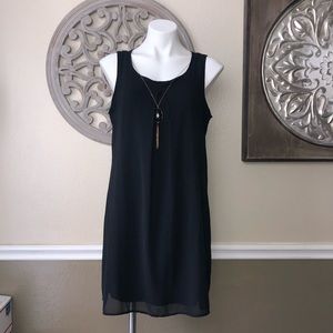 AUW Black shift dress with pendant necklac…